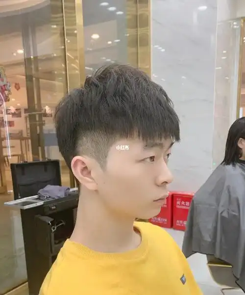 塑形定位烫男士发型显发量蓬松好打理有点绅士曾叉有点坏坏的赶