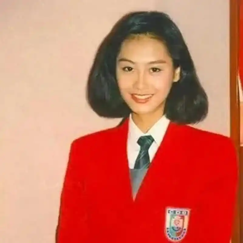 14岁朱茵,不施粉黛一脸清纯可人