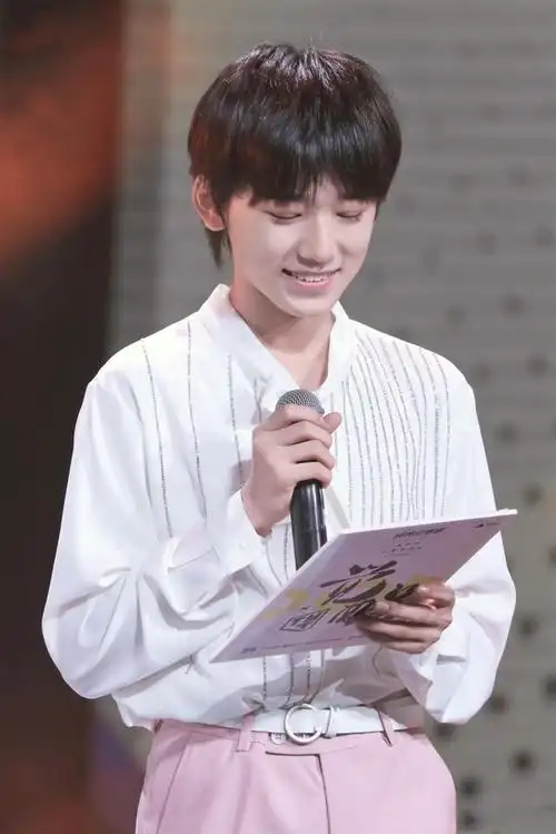 台风少年团宋亚轩穿搭(台风少年团宋亚轩的个人资料)-锐牛沃德讯息网