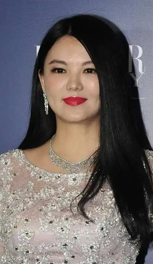 瘦下来的李湘终于美回颜值巅峰,网友:这哪是快50岁?