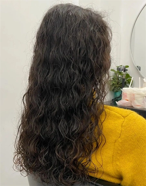 长发"细密"烫发型 泡面弧度慵懒迷人_女生烫发 - 美发站