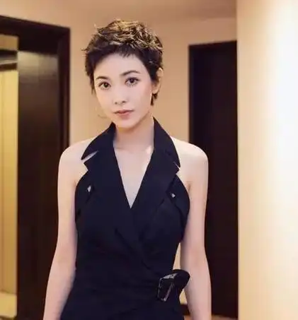 郭碧婷永远是女神的样子,小编要说郭女神的鼻孔是小编见过的最好看的