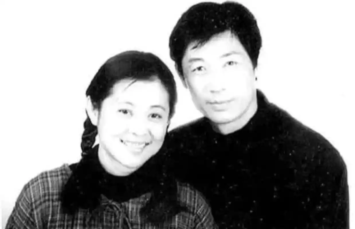 倪萍的初恋情人,竟然是郭达! 倪萍最早的男朋友,是演小品的郭达.