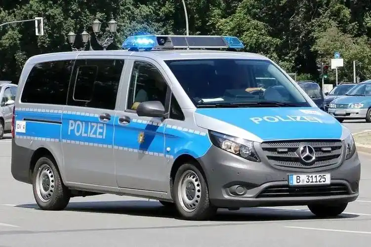 经典车欣赏～奔驰 威霆 vito mpv 厢式车 德国警车