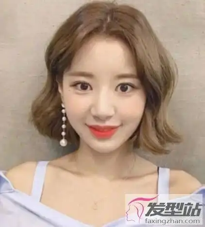 蛋卷头短发怎么烫 这样烫灵动瘦脸显气质