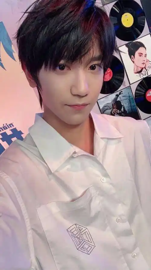 手机壁纸李天泽