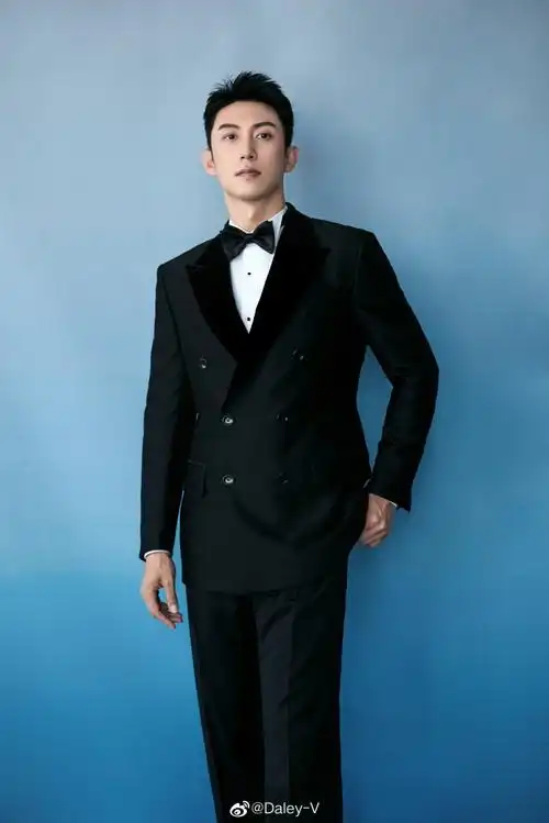 v-style##明星华表奖出发图#@johnny黄景瑜身穿313230 33