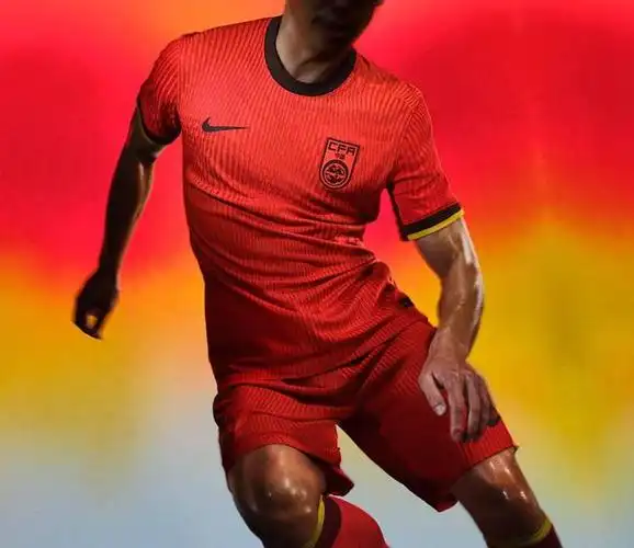 红色搭配黑色底纹 大量使用深色元素|队服|中国球迷_网易订阅