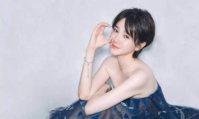 一眼万年的短发精灵陈小纭,为啥换长发就成了路人甲