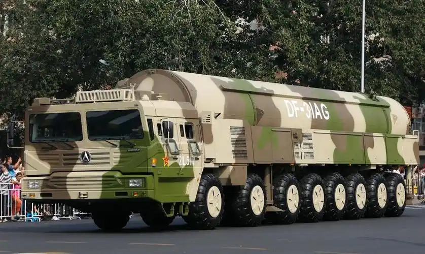 美国才说完中国有300枚洲际导弹,马上就在哈密发现300个发射井?