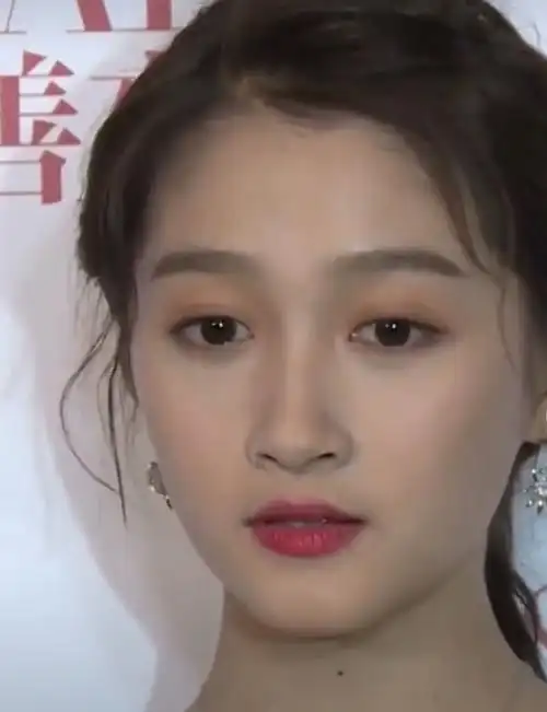 各路女星高清大脸照爆光,董洁表情让人心酸,关晓彤颜值排第一?