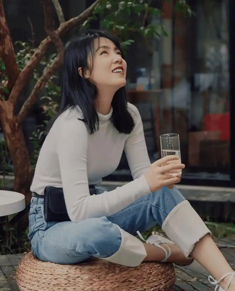 回顾演员孙莉:嫁大6岁黄磊,婚后连生三胎,今一家五口其乐融融