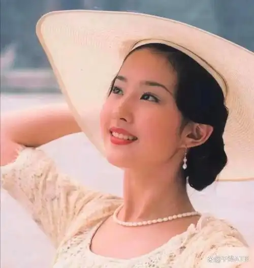 刘亦菲,被誉为"神仙姐姐",已经出道22年.