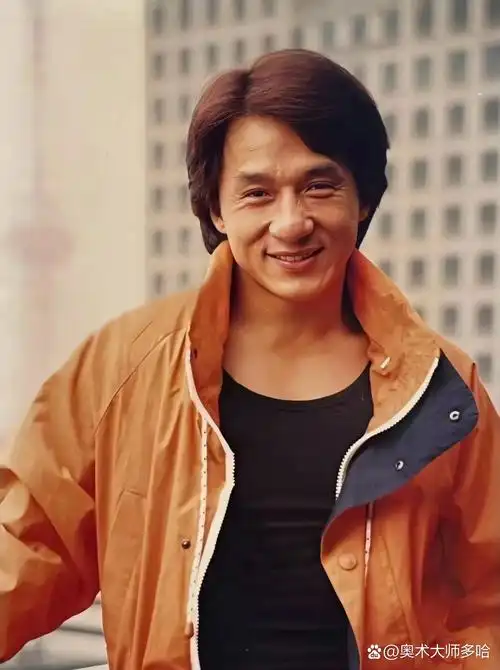 99 成龙:跨越国界的文化符号 99  在国际影坛上,成龙的名字犹如