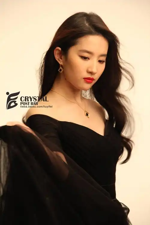 中国黄金品牌代言人刘亦菲,中国黄金刘亦菲宣传图片大全-图片大观