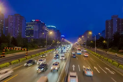 车水马龙的北京二环阜成门桥(8.20晚)