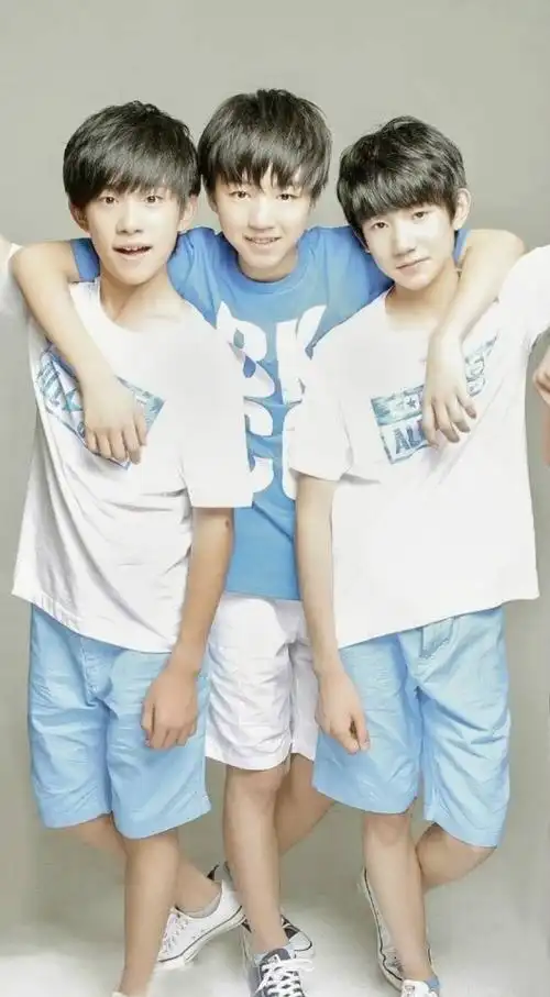 三个人蓝白少年王俊凯王源易烊千玺