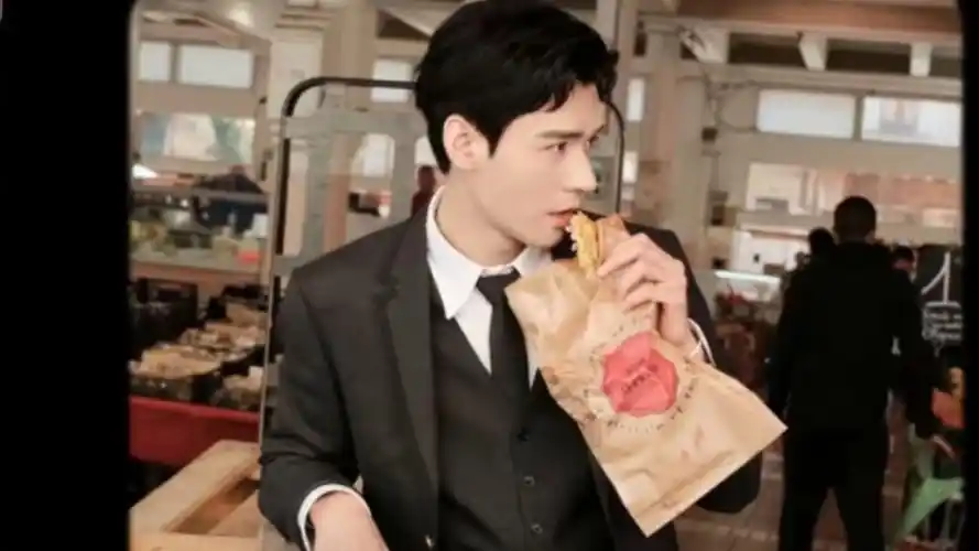 龚俊simon 的citywalk有自己的想法[酷]#戛纳电影节##龚俊不定时的