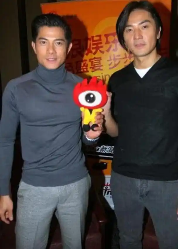 再加上郭富城很懂时尚要领,日常出行和朋友聚会都能看到他把自己整理