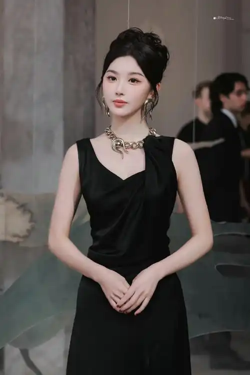 孔雪儿优雅黑玫瑰##孔雪儿巴黎看秀造型