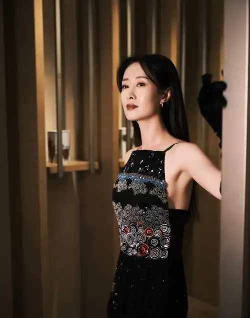 刘敏涛2022微博视界大会造型写真 造型优雅气场满满__财经头条