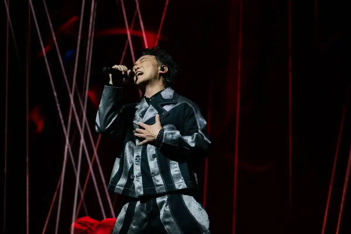 金曲歌王 "e神" 陈奕迅空降狮城_eason_歌迷_演唱会