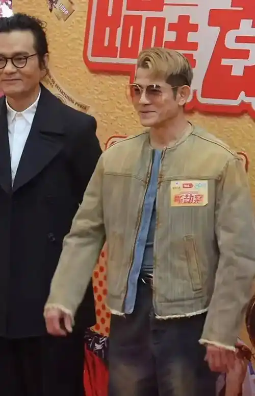 原创58岁郭富城再染黄发发量超多不显老