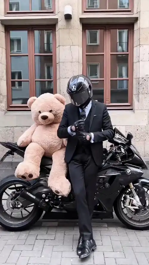 摩托车穿西装骑摩托车帅不帅