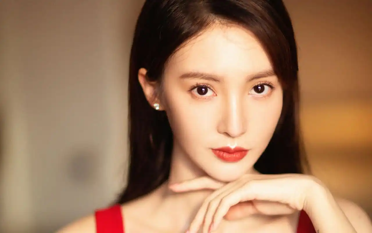 金晨性感美艳写真桌面壁纸