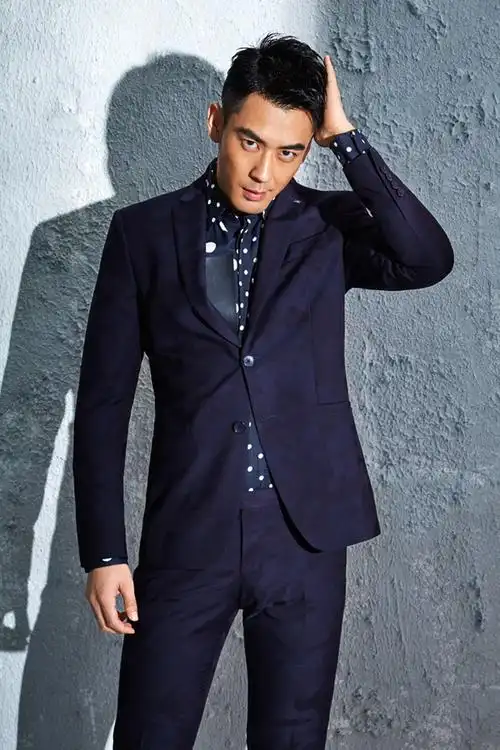 贾宗超曝光新写真 型男绅士魅力升级