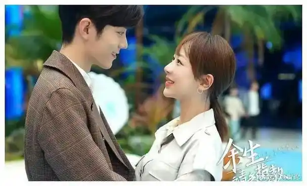 肖战杨紫情感世界碰撞热议不断网友热情关注