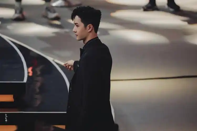 有没有王一博电脑锁屏壁纸? - 知乎