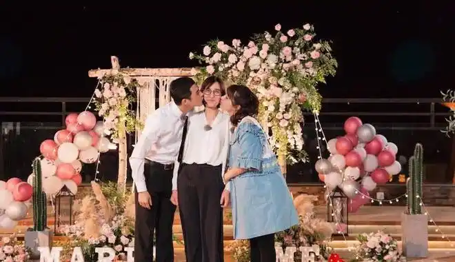 姜潮求婚麦迪娜全过程曝光求婚成功甜蜜相拥亲吻画面超温馨