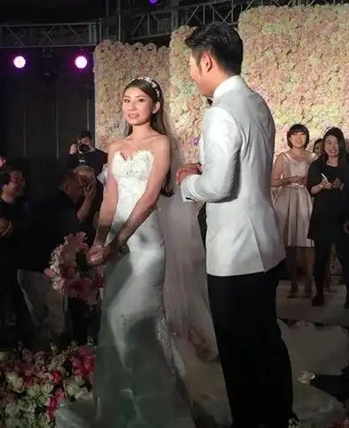 他的妻子付饶资料照片