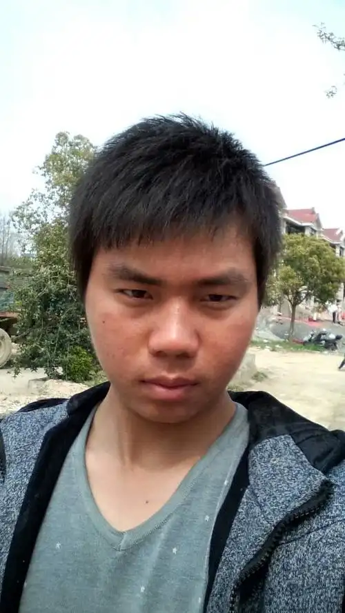 我是男生,面部皮肤比较黑,油性皮肤.请问怎样才能变白一点.