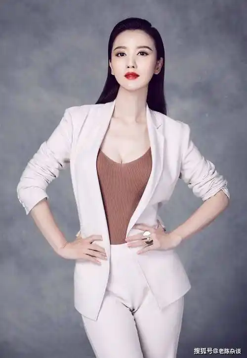 原创张萌真乃人间熟蜜桃饱满有料太性感