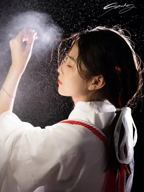 在宿舍就能拍的神明少女写真内附打灯教程