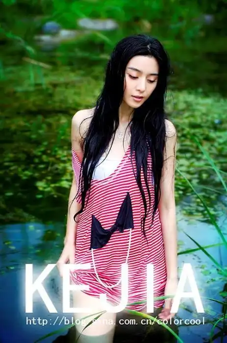 组图:范冰冰野外出浴写真 半裸秀出白皙肌肤