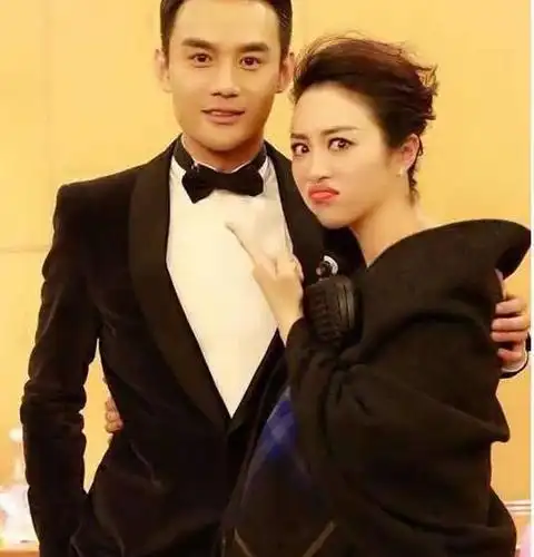 问题就在于王凯老大不小了,如今又没有确认的女友,因而但凡与他亲密的