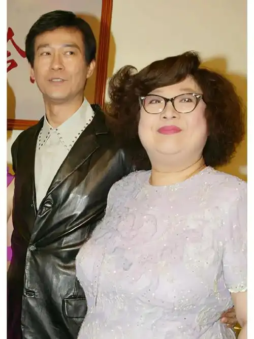 郑少秋##沈殿霞##郑欣宜##港媒曝郑少秋大女儿在美去世