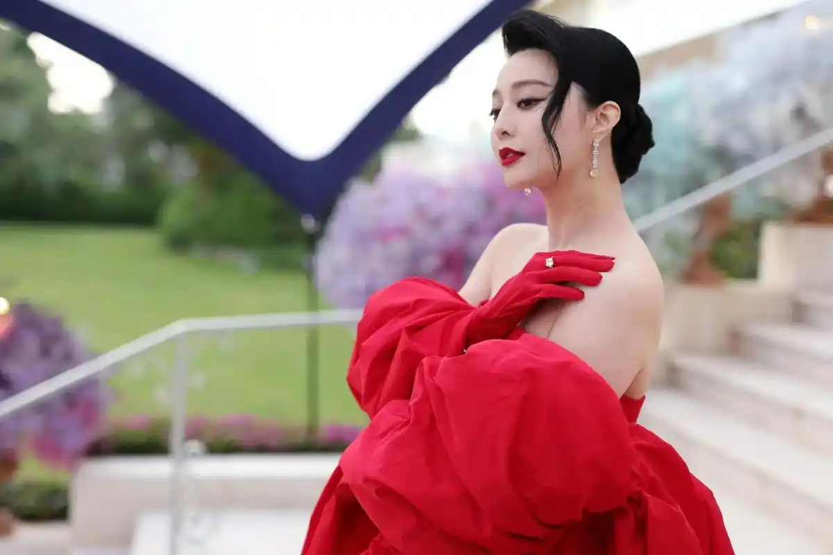 范冰冰高清怼脸生图  太美了!14套礼服中最佳的妆造,最佳的 - 抖音