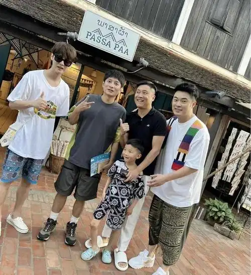 曝关晓彤鹿晗已领证结婚,女方父母做生意赔钱,男方曾多次帮填坑