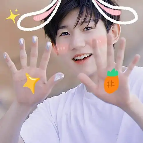 王源戴兔耳朵帽比耶照#兔塑胜利王源好可爱一只小兔
