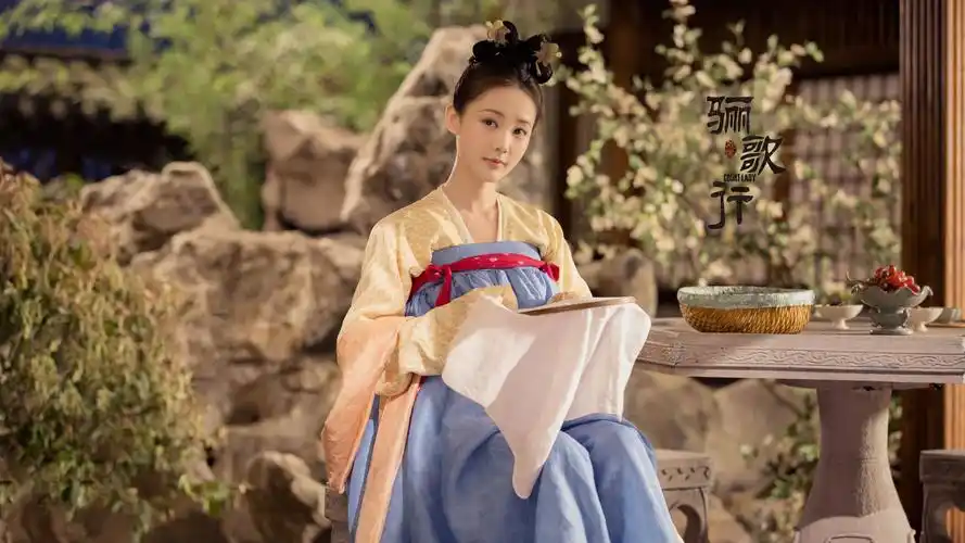 伴随着新剧热播,李一桐接下来也还有多个角色即将与