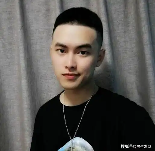 颜值不够发型来凑,2020夏天男生这样剪发,干净利落又帅气_头发