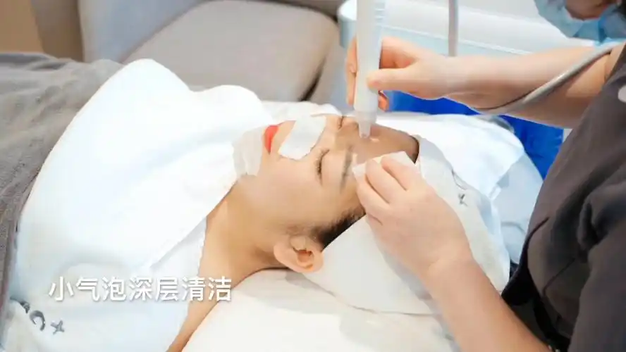 给肌肤深层清洁超微小气泡