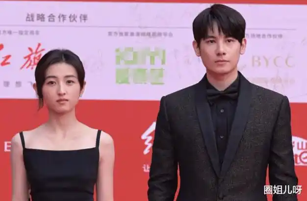 对不起我出戏了张子枫胡先煦这两张娃娃脸演夫妻好违和啊