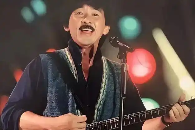 梁洛施的担心是对的,林子祥对前妻这一搂,戳穿叶倩文最后的体面