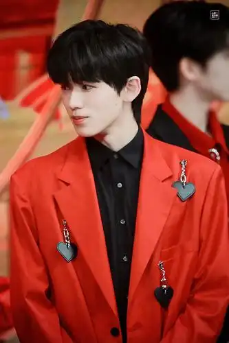 宋亚轩2021年外务及部分物料造型汇总60不定时更新60宋亚轩颜值