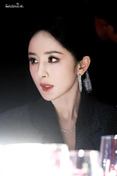 杨幂##w年度盛典红毯##杨幂泼墨妆##杨幂西装杀伤力